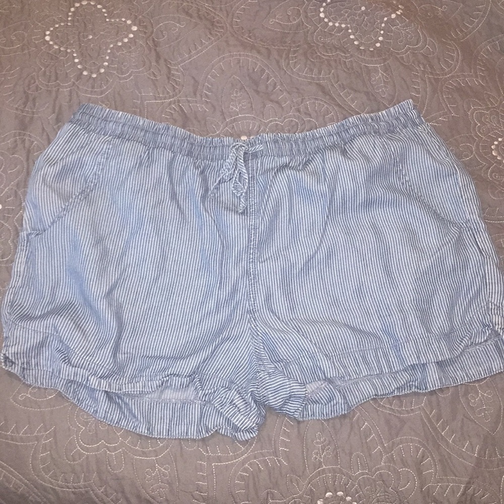 Universal thread drawstring pinstripe shorts